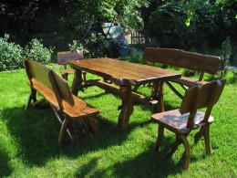 komplet mebli ogrodowych, stół, dwie ławy i dwa krzesła